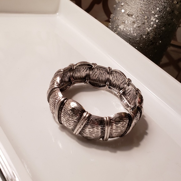 NWT Silver Metal Stretch Bracelet - Picture 2 of 4